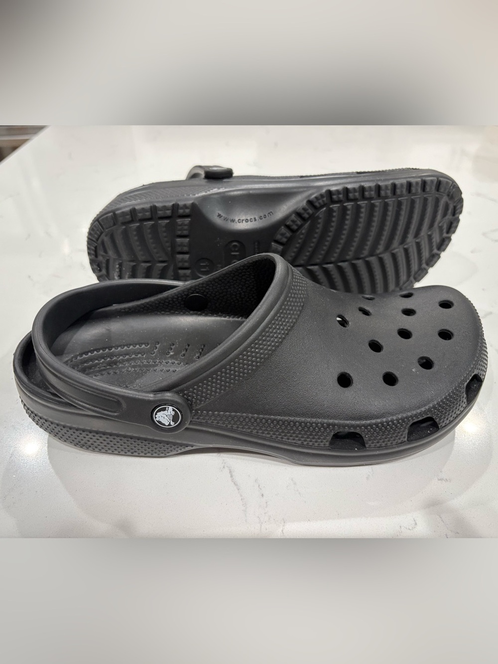 CROCS Men's Black Classic Vented Clog Size 11